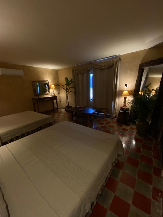Casa Silice Guesthouse วัลลาโดลิด ภายนอก รูปภาพ